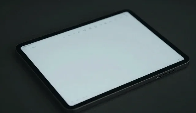 日用百货批发中定制商品服务的使用与维护建议